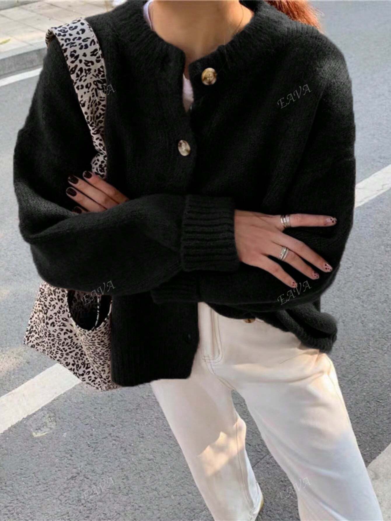 CozyKnoop Oversized Trui – Ronde Hals met Knopen en Comfortabele Pasvorm