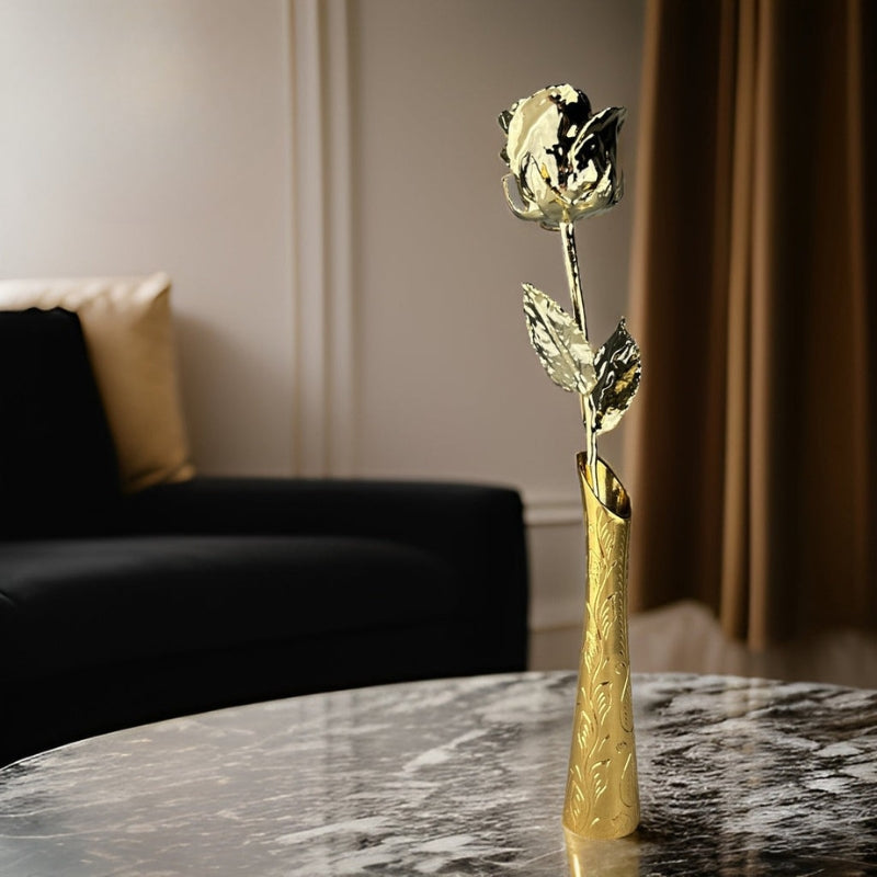 Tijdloze Gouden Roos – Elegant Symbool van Liefde en Waardering