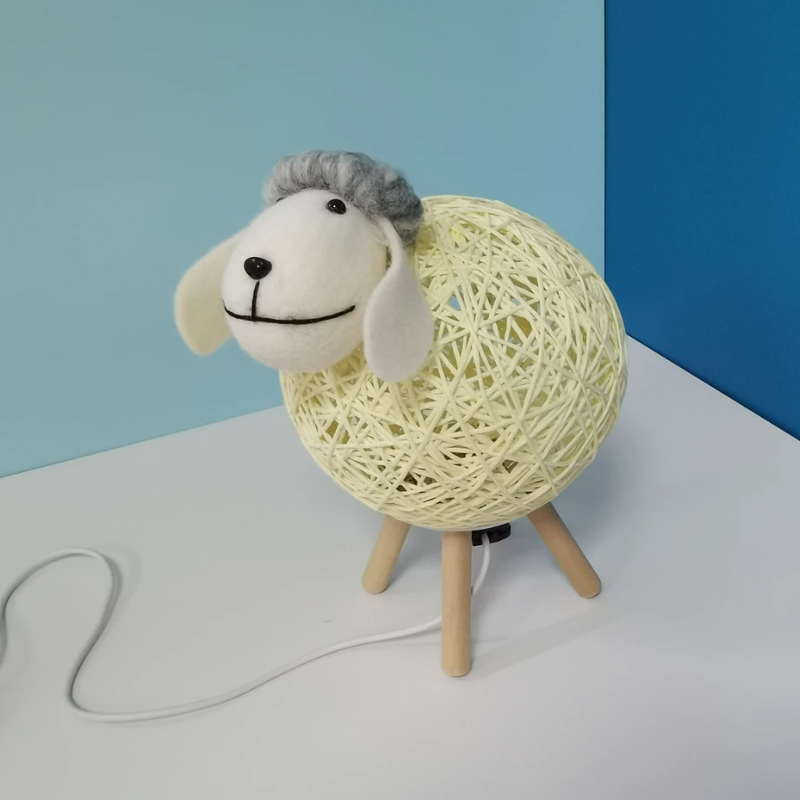 Schaap Nachtlamp met Geweven Kap en Houten Basis