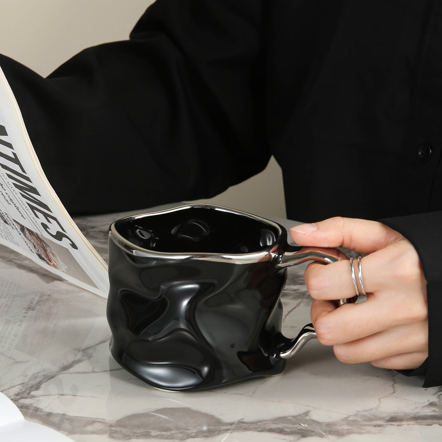 CreArt Mok – Handgemaakte Keramische Koffiemok met Uniek Gekreukeld Design