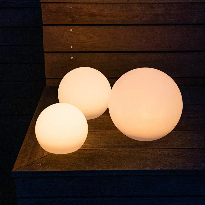 AuraKleur tuinbol LED-verlichting – 16 kleuren – Draadloos, weerbestendig en sfeervol voor tuin, terras en feest