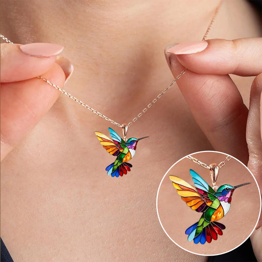 Colibri Charm – Kleurrijke Ketting met Symbolische Betekenis