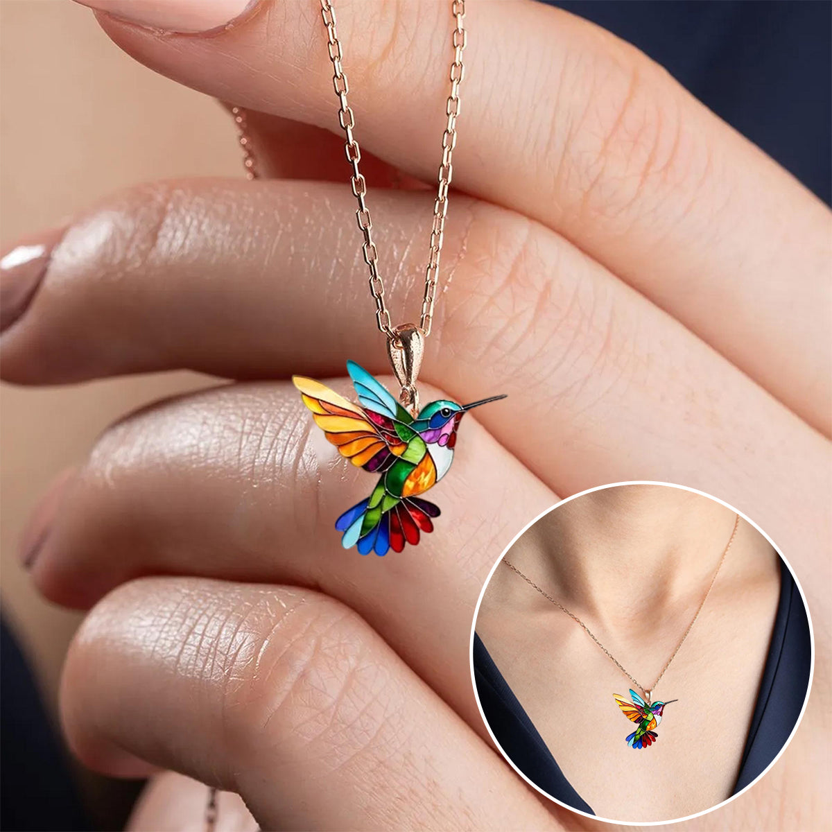Colibri Charm – Kleurrijke Ketting met Symbolische Betekenis