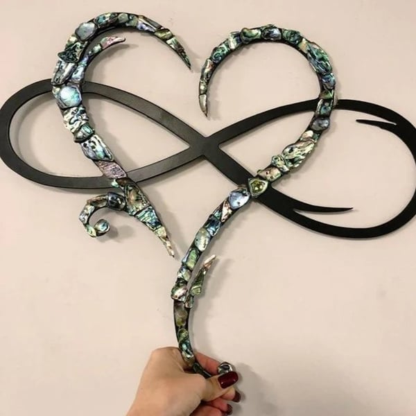 OneindigHart Wanddecor – IJzeren Wandsculptuur met Symbool van Eeuwige Liefde