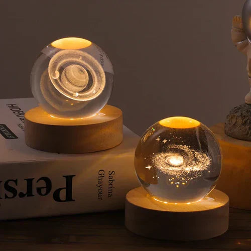 AstroGlobe 3D Lamp – Bolvormige Houten Tafellamp met Warm LED Licht en Planetenontwerp