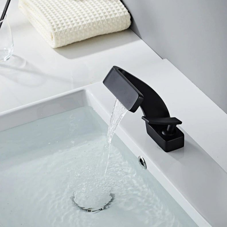 Moderne Waterval Kraan – Stijlvolle Badkamer Mengkraan met Cascaderende Waterstroom