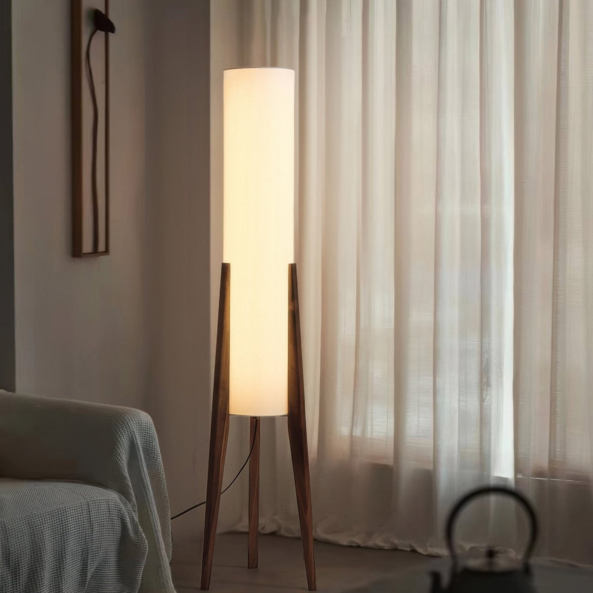 HoutLicht – Vloerlamp van Massief Walnoot met Stoffen Kap | Scandinavisch Design
