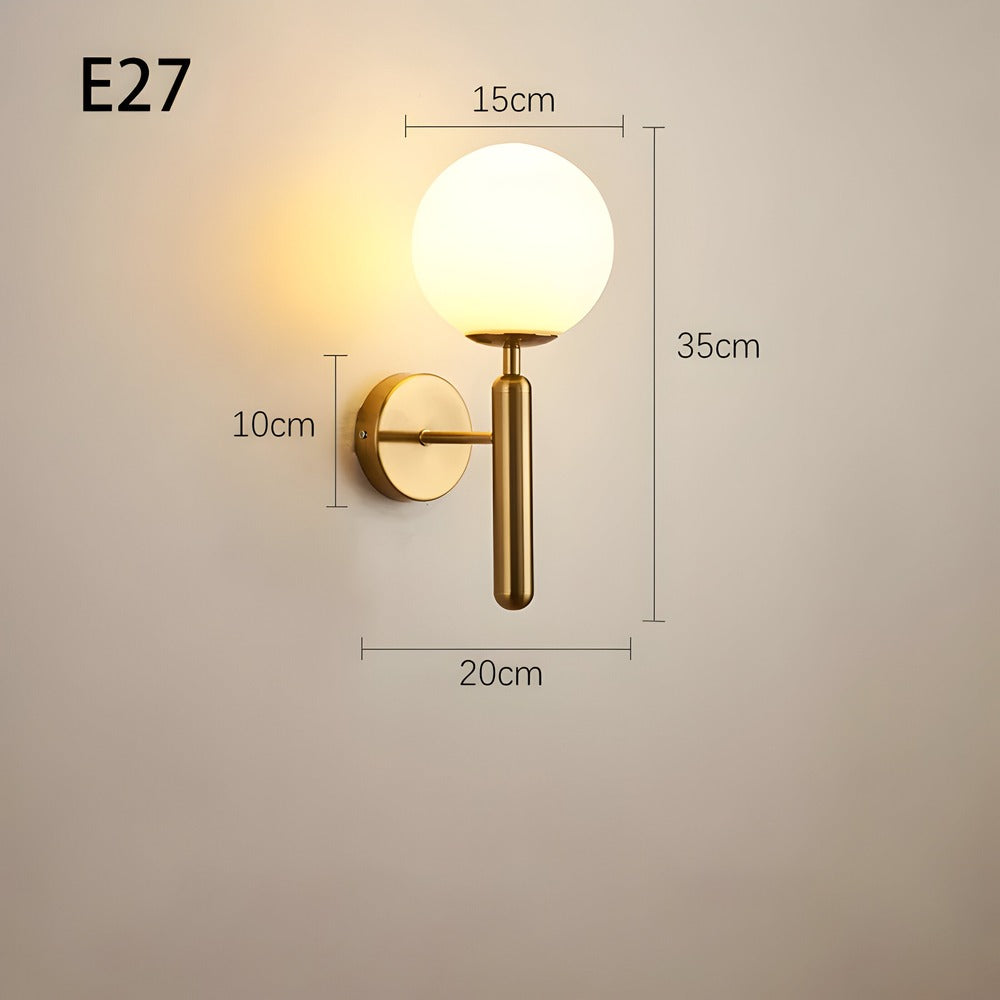 GlansBol Wandlamp – Warme Sfeermaker met Koperen Accenten