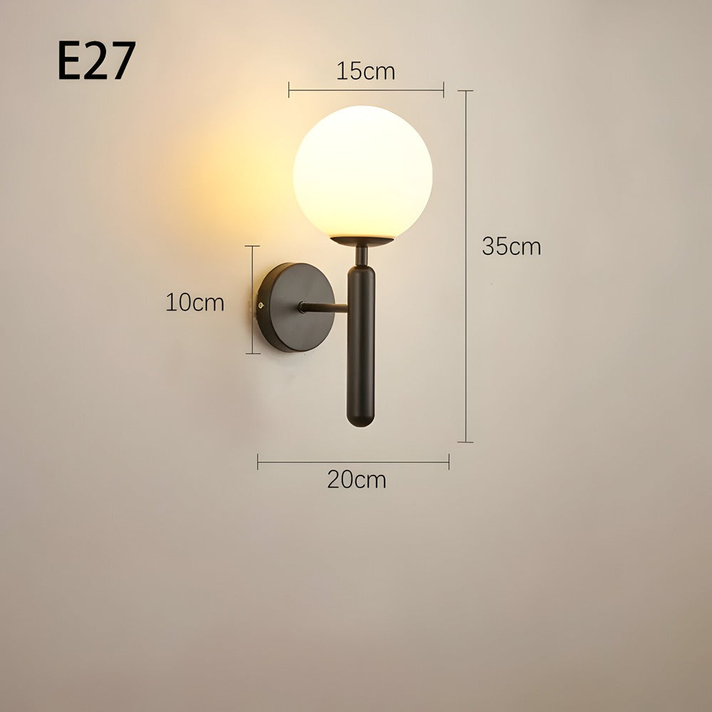 GlansBol Wandlamp – Warme Sfeermaker met Koperen Accenten