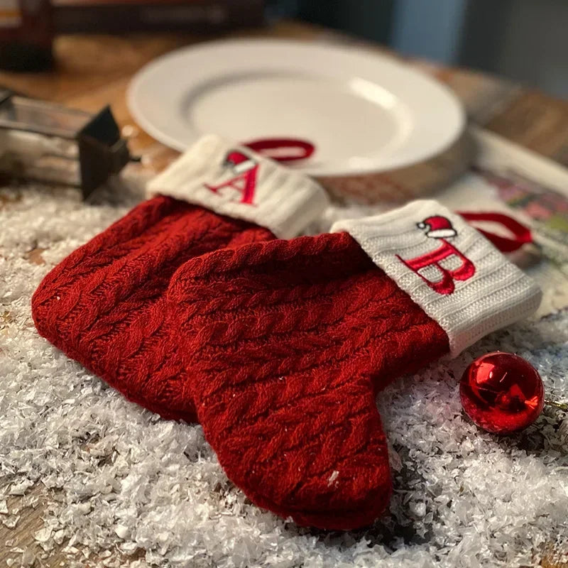 LetterJoy Gepersonaliseerde Kerstsok – Stoffen Kerstdecoratie met Initialen en Klassiek Ontwerp