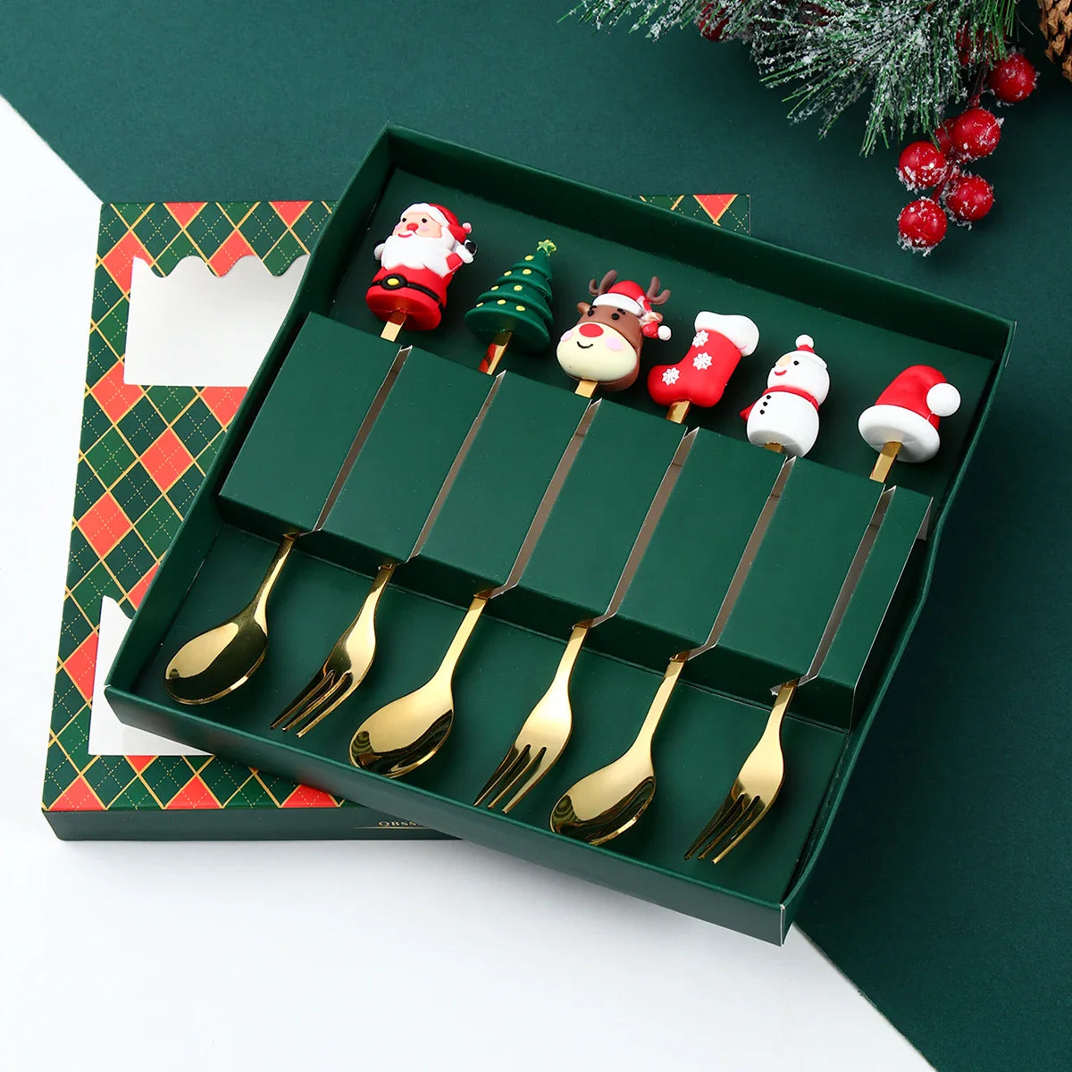 GoudFeest Kerst Bestekset – Luxe Gouden Lepel en Vork met Santa Claus Ontwerp