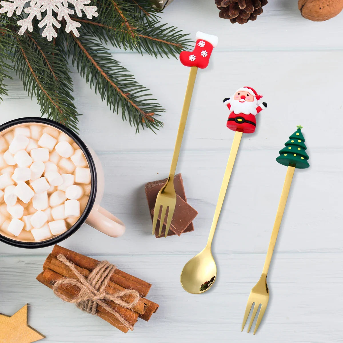 GoudFeest Kerst Bestekset – Luxe Gouden Lepel en Vork met Santa Claus Ontwerp