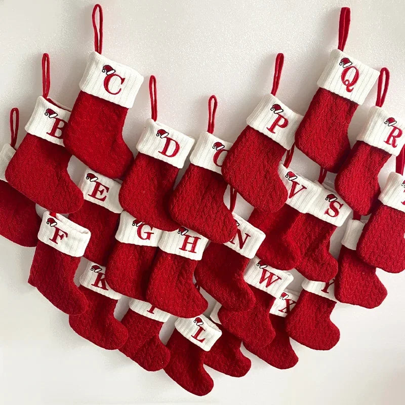 LetterJoy Gepersonaliseerde Kerstsok – Stoffen Kerstdecoratie met Initialen en Klassiek Ontwerp