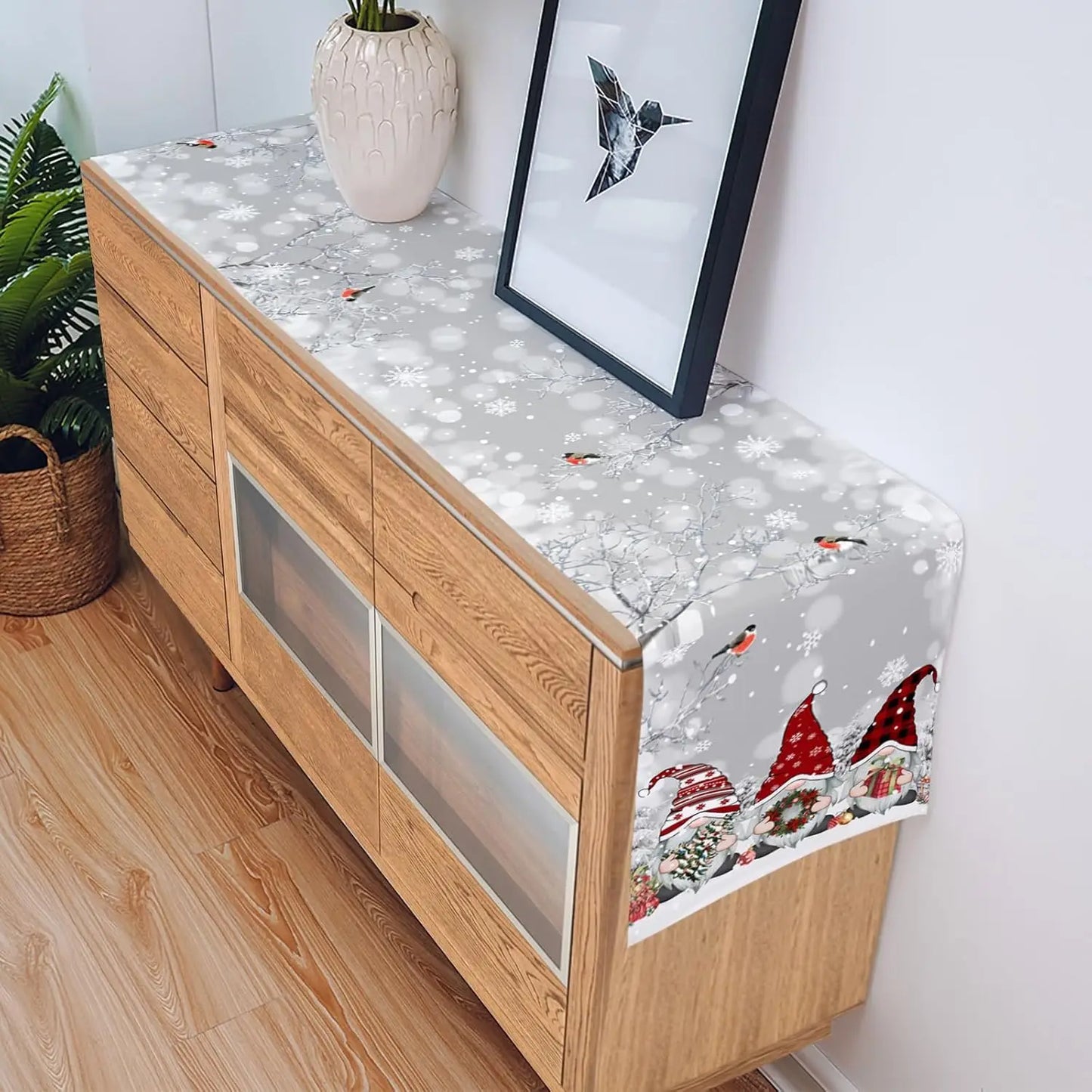 SneeuwKabouter Kerst Tafelloper – Luxe Linnen Tafelloper met Sneeuwvlok en Kabouterdesign