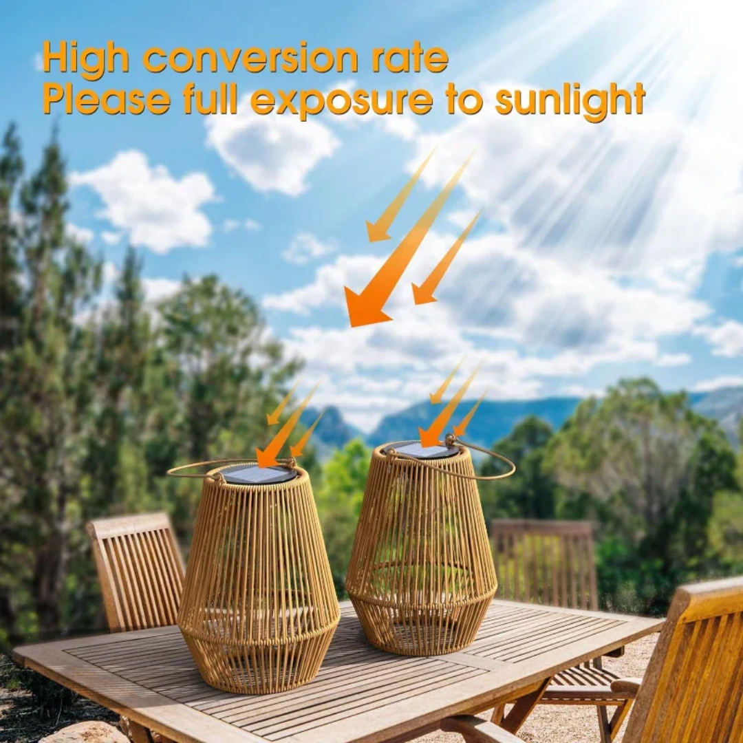 SunWeave Solar Lantaarn – Handgemaakte Rotan Buitenlamp op Zonne-energie