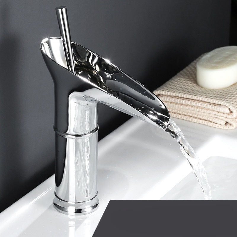 Antieke Messing Wastafelkraan - Watervaluitloop en Enkelvoudige Hendel