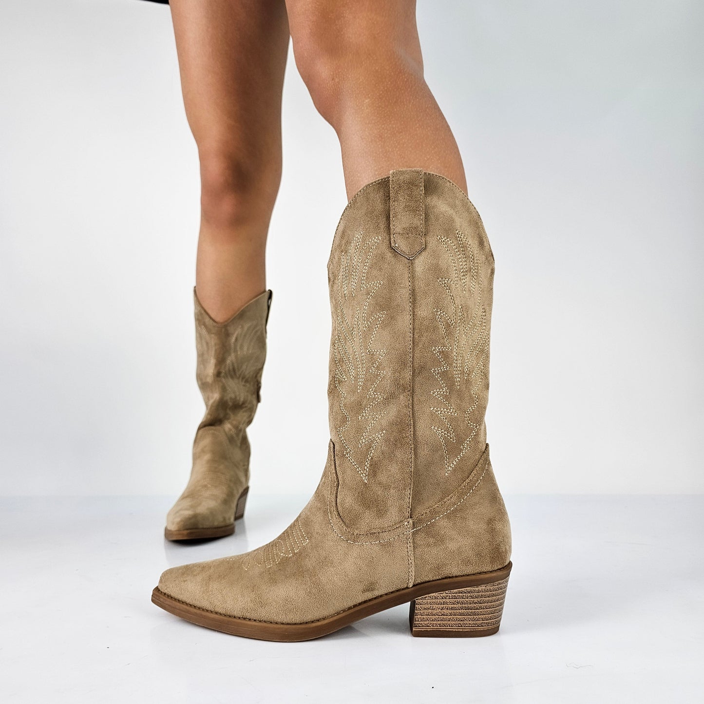 CityCowgirl Enkellaarsjes – Westerse Stijl met Moderne Blokhak