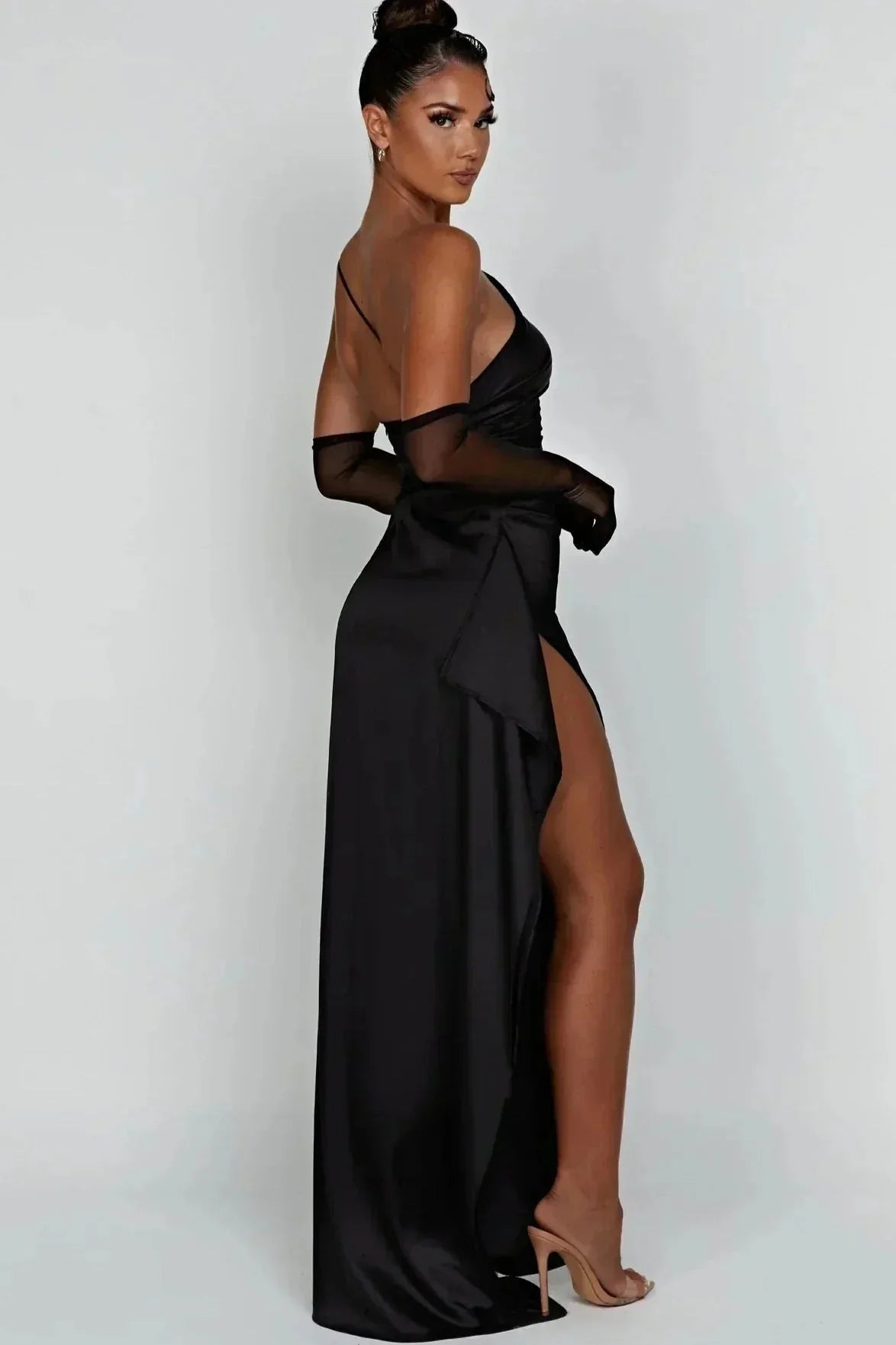 SilhouetteLux Asymmetrische Avondjurk met Hoge Split en Zachte Glans