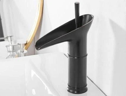 Antieke Messing Wastafelkraan - Watervaluitloop en Enkelvoudige Hendel