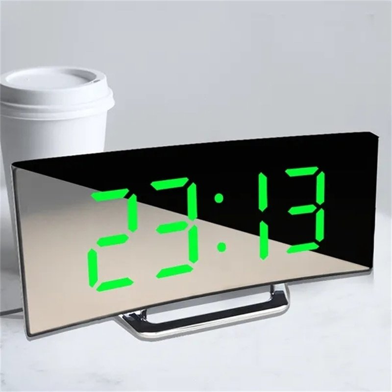 Digitale Wekker met Gebogen LED Scherm en Temperatuurweergave