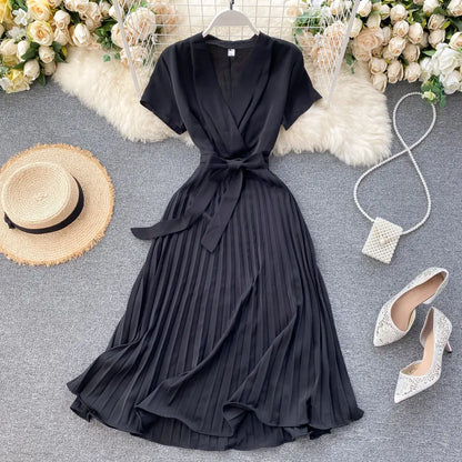 Eleganza Plissé Midi Jurk Met V-Hals