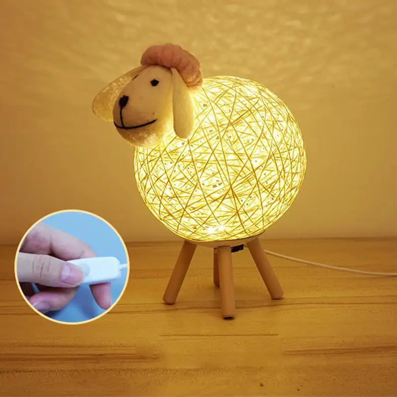 Schaap Nachtlamp met Geweven Kap en Houten Basis