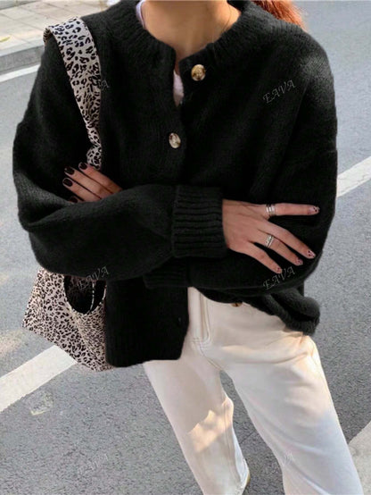 CozyKnoop Oversized Trui – Ronde Hals met Knopen en Comfortabele Pasvorm