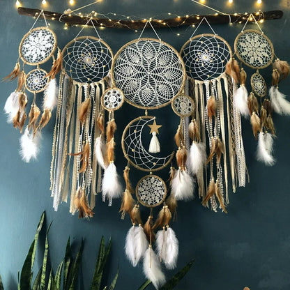 Macramé Dromenvanger met Maan en Veren - Bohemian Wanddecoratie