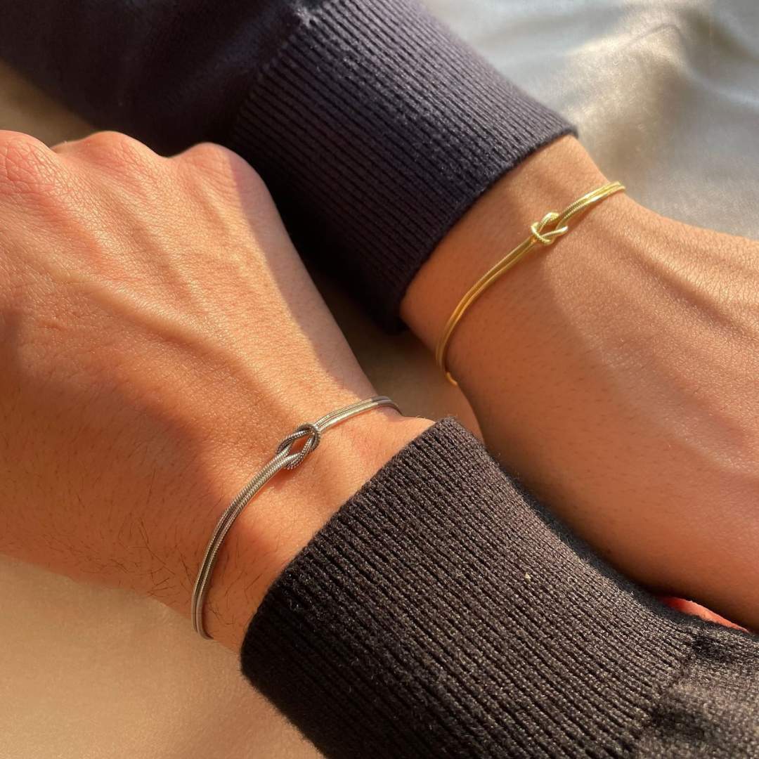 Minimalistische Knoop Armband van Roestvrij Staal - Verkrijgbaar in Zilver en Goud