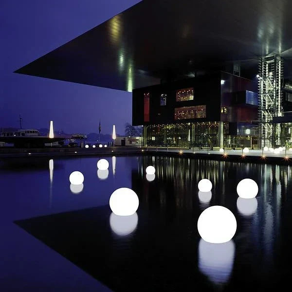 AuraKleur tuinbol LED-verlichting – 16 kleuren – Draadloos, weerbestendig en sfeervol voor tuin, terras en feest