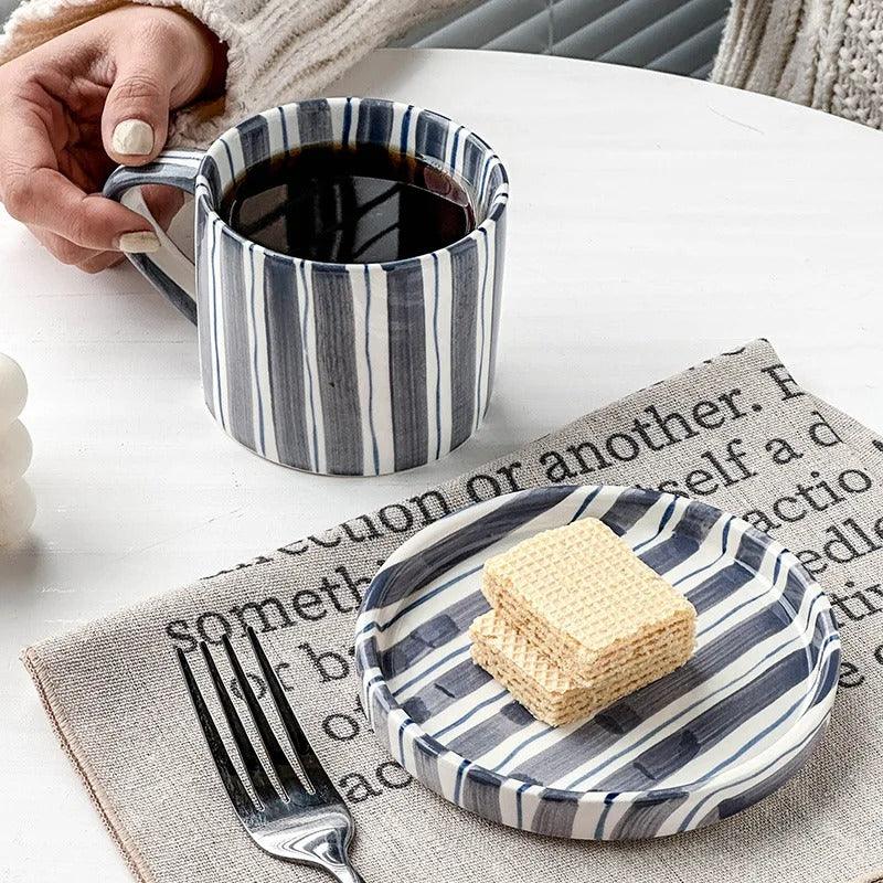 Gestreepte Retro Koffiemok met Schotel - Handgeschilderd Porselein