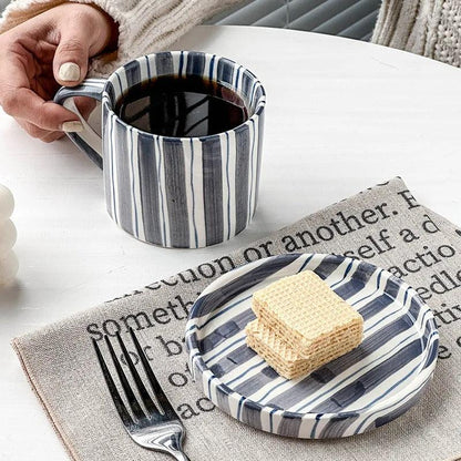 Gestreepte Retro Koffiemok met Schotel - Handgeschilderd Porselein