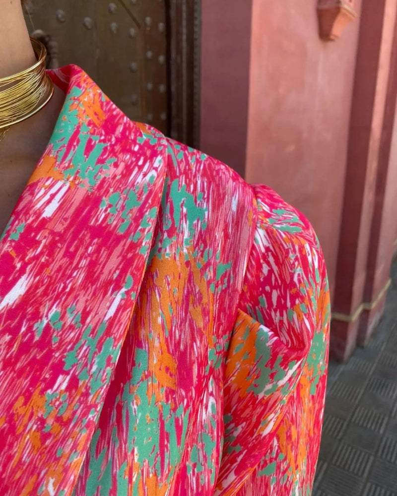 Elegante Korte Jumpsuit met Tailleceintuur – De Losvallende V-Hals Eendeler