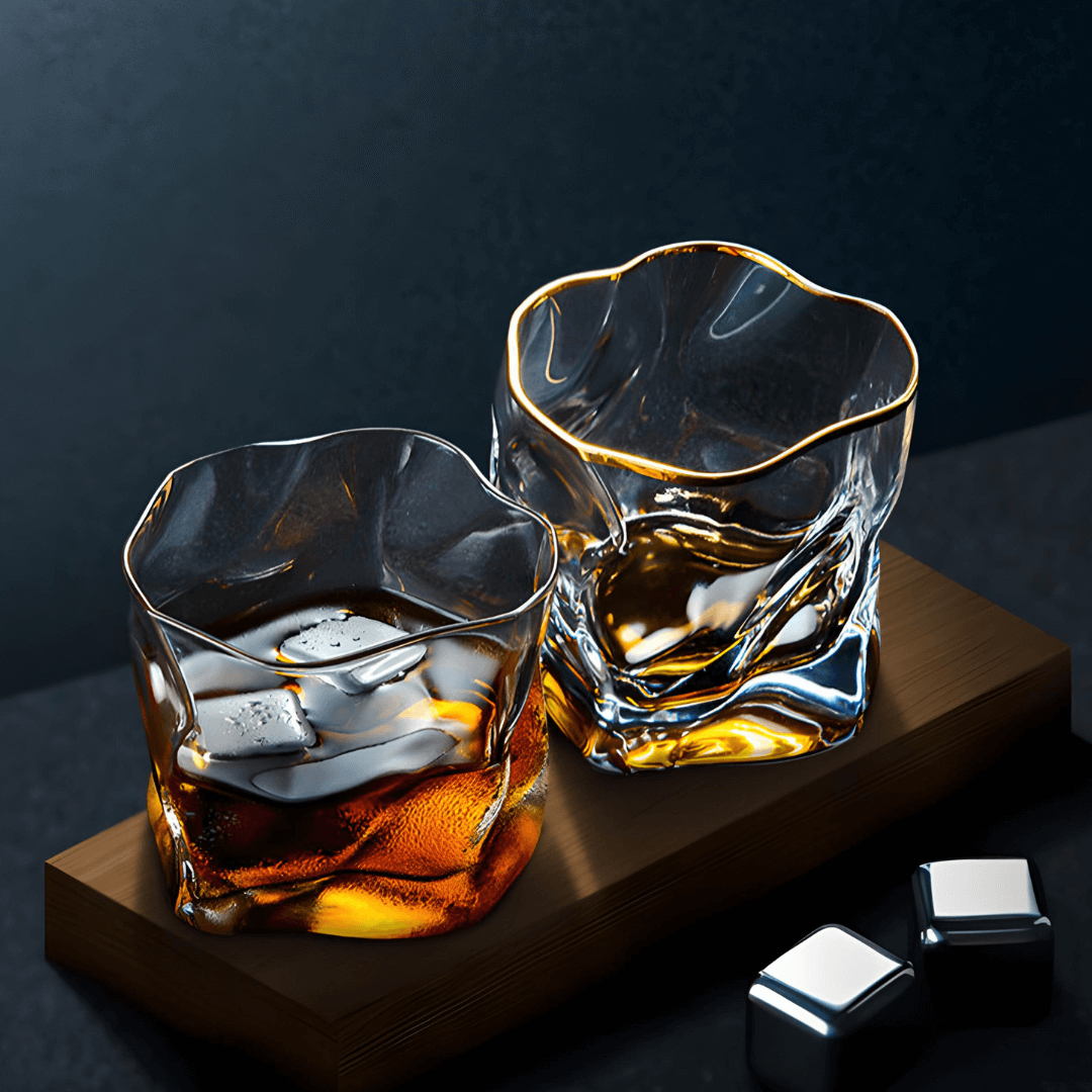 Japans Kristallen Whiskyglas met Goudaccent – Premium Reliëfstructuur