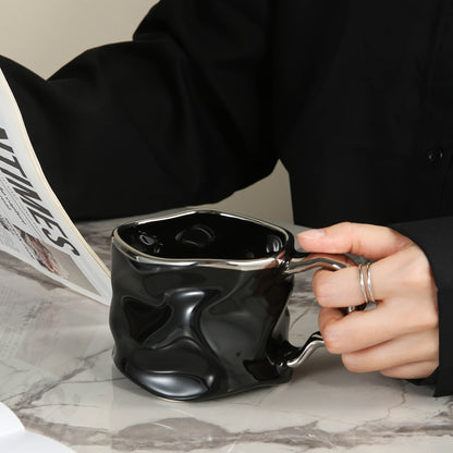 CreArt Mok – Handgemaakte Keramische Koffiemok met Uniek Gekreukeld Design