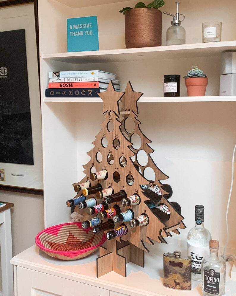 Adventskalender van hout | Kerstboomvorm | Vulbaar met bier, wijn & mini-flesjes