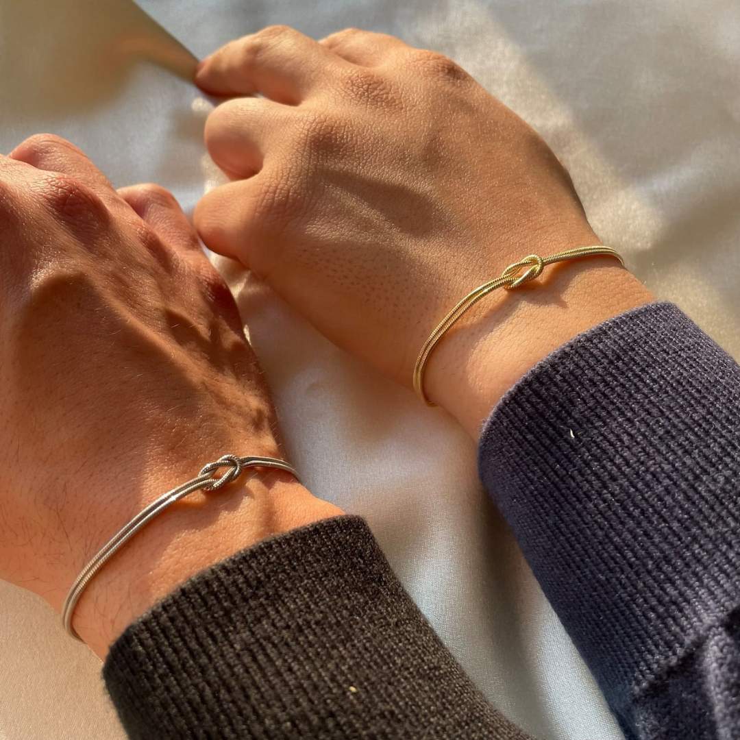 Minimalistische Knoop Armband van Roestvrij Staal - Verkrijgbaar in Zilver en Goud