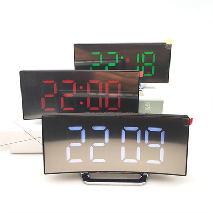 Digitale Wekker met Gebogen LED Scherm en Temperatuurweergave