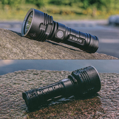 Professionele High-Performance LED-Zaklamp met Actieve Koeling | 100.000 Lumen | 2.350m Bereik | 18x CREE XHP70.2 | OLED-Display | IP68