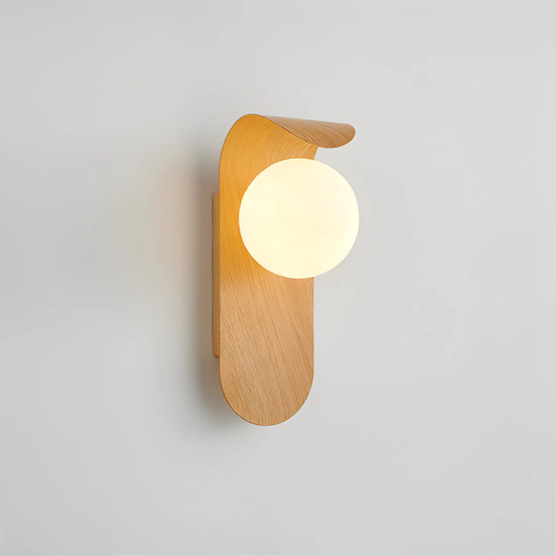 Scandinavische Houten Wandlamp met Glazen Bol – Zachte LED Wandverlichting