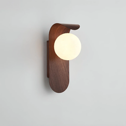 Scandinavische Houten Wandlamp met Glazen Bol – Zachte LED Wandverlichting