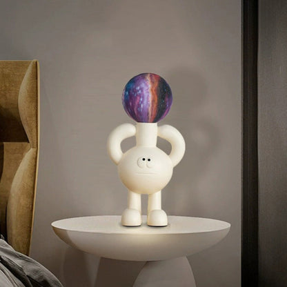 Sfeergloed – Scandinavische tafellamp met matte glazen bol en speelse harsvoet