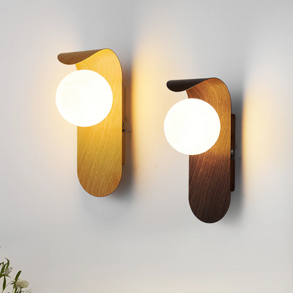 Scandinavische Houten Wandlamp met Glazen Bol – Zachte LED Wandverlichting