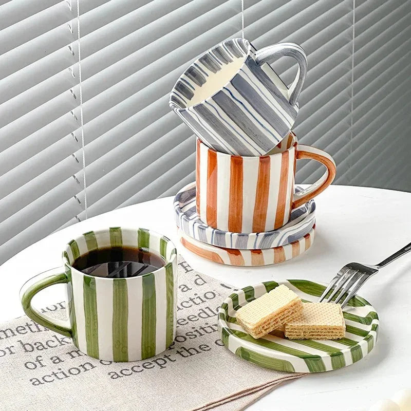 Gestreepte Retro Koffiemok met Schotel - Handgeschilderd Porselein