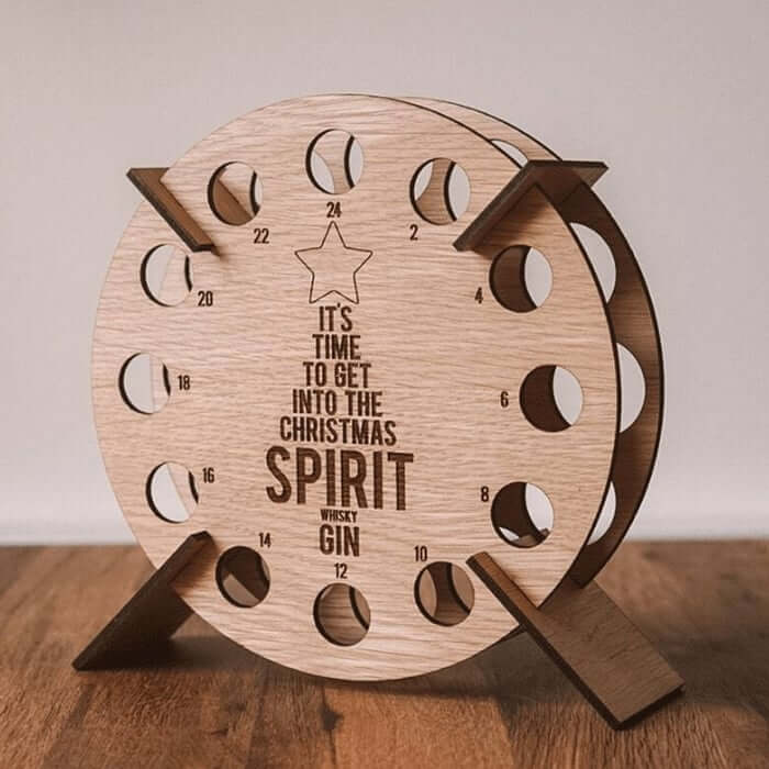 Adventskalender van hout | Kerstboomvorm | Vulbaar met bier, wijn & mini-flesjes