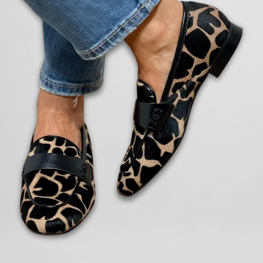 Gedurfde Damesloafers met Contrasterende Details – De Karaktervolle Stapper