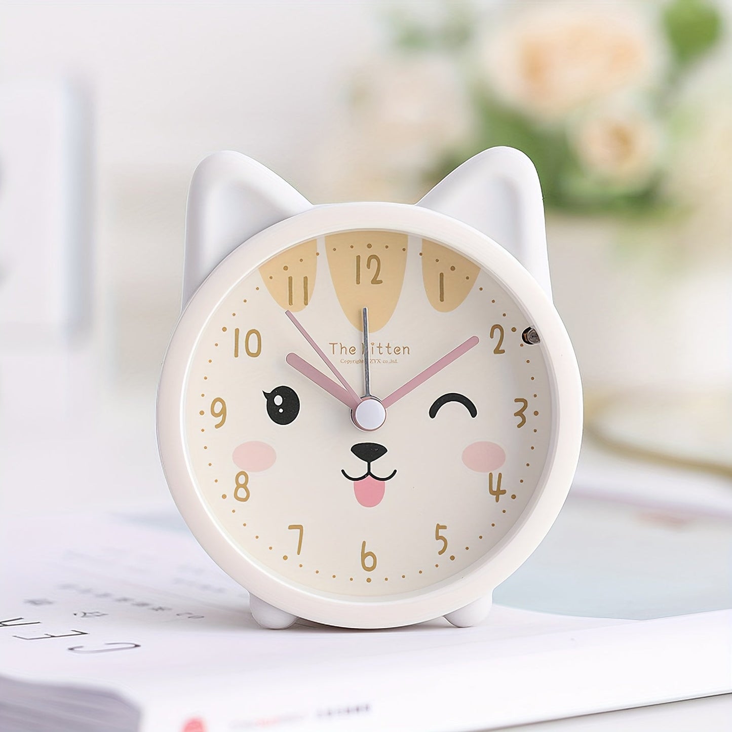 Kinderwekker met Nachtlampje – Stil, Konijnenmotief & Compact Design