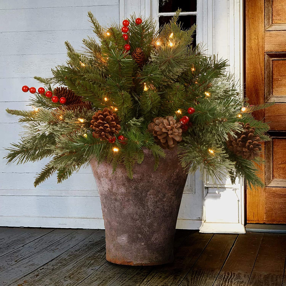 Kerst urn decoratie met LED-lampen | Realistische den takken & bessen | Binnen- en buitengebruik
