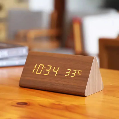 Houten LED-wekker met spraakbesturing en helderheidsregeling