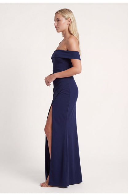 LunaÉtoile Maxi Jurk met Off-Shoulder Halslijn en Hoge Split
